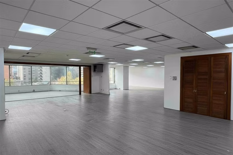 Oficina en arriendo en Las Condes / El Bosque