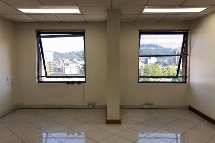 Oficina en arriendo en Providencia / Pedro de Valdivia