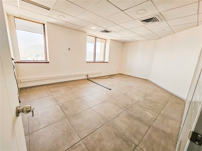 Oficina en arriendo en Providencia / Remodelada y Habilitada