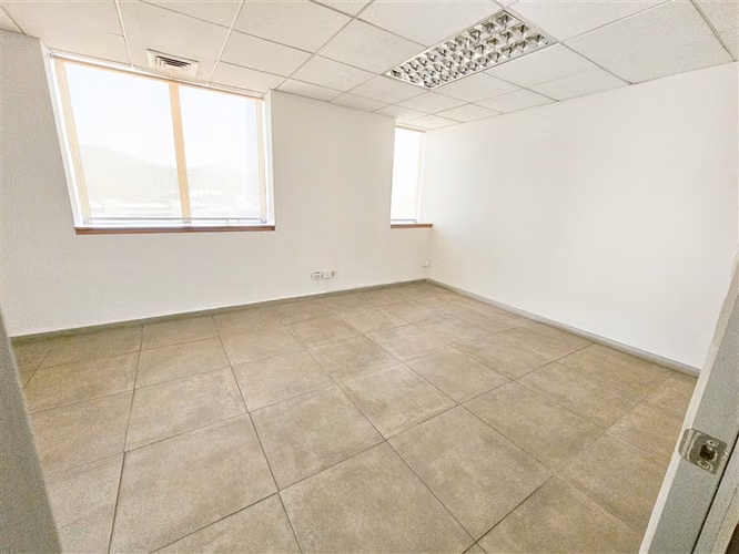 Oficina en arriendo en Providencia / Remodelada y Habilitada