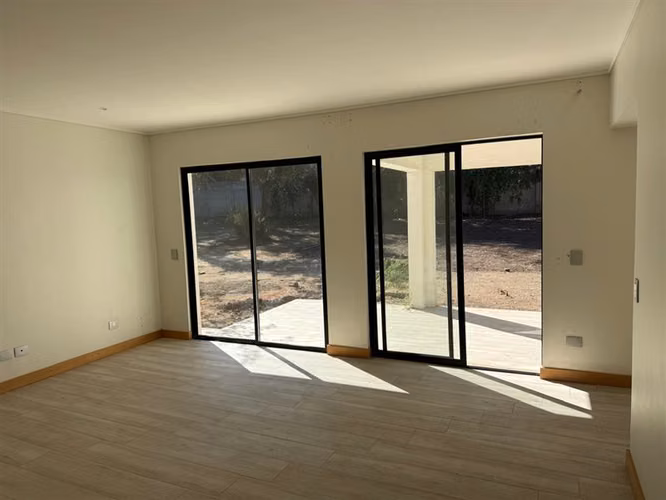 NUEVA CASA LA REINA ALTA