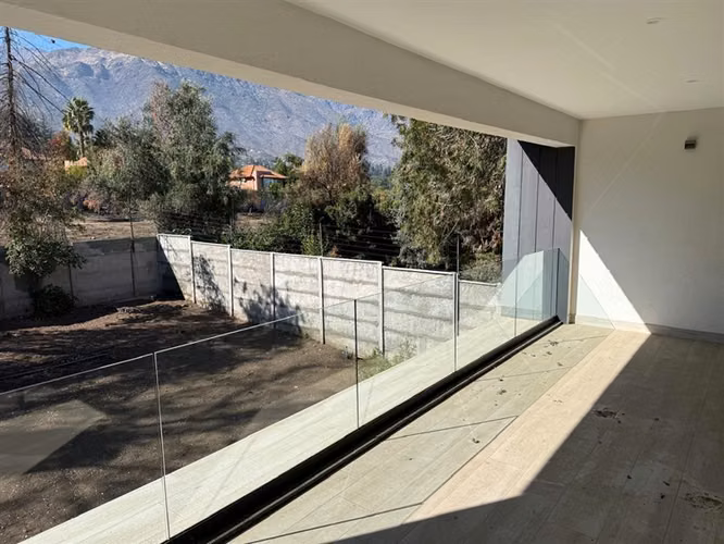 NUEVA CASA LA REINA ALTA