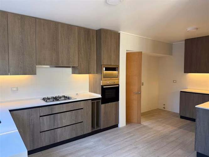 NUEVA CASA LA REINA ALTA