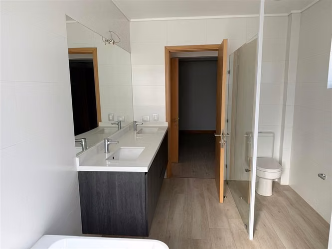 NUEVA CASA LA REINA ALTA