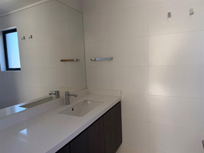 NUEVA CASA LA REINA ALTA