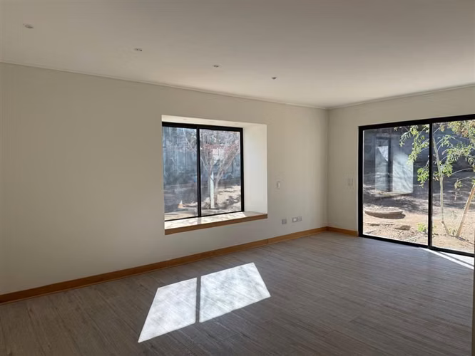 NUEVA CASA LA REINA ALTA