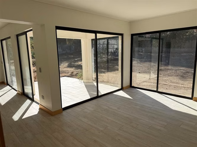 NUEVA CASA LA REINA ALTA