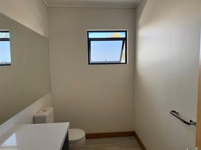 NUEVA CASA LA REINA ALTA