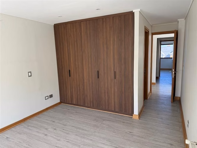 NUEVA CASA LA REINA ALTA
