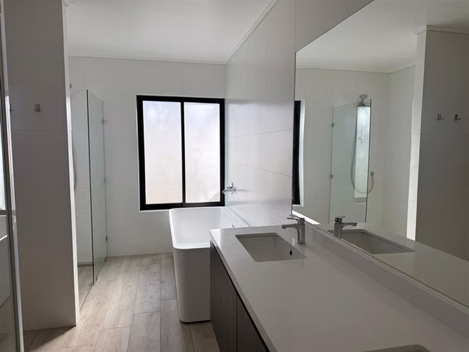 NUEVA CASA LA REINA ALTA
