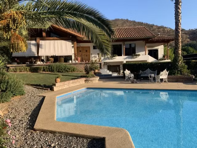 Casa en venta de 5 dorm. en Curacaví