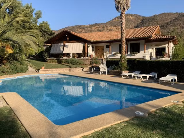 Casa en venta de 5 dorm. en Curacaví