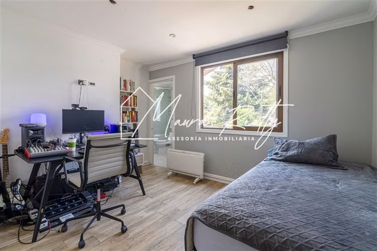 Casa en venta de 5 dorm en suit. en Lo Barnechea !.