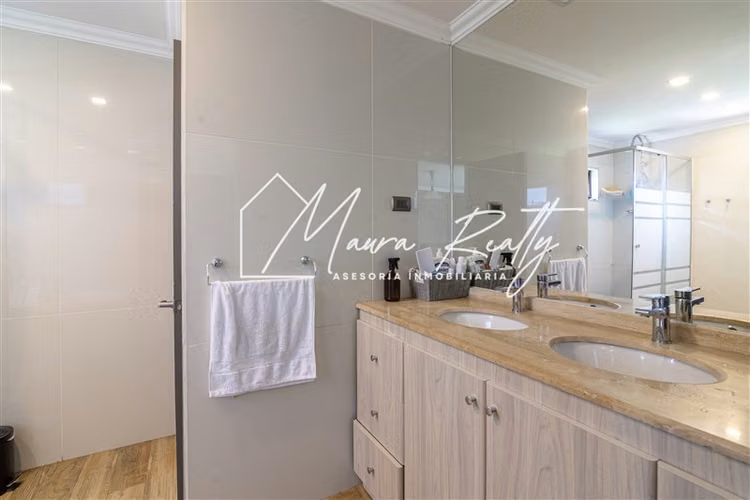 Casa en venta de 5 dorm en suit. en Lo Barnechea !.