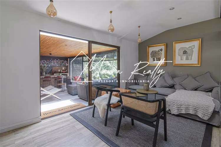 Casa en venta de 5 dorm en suit. en Lo Barnechea !.