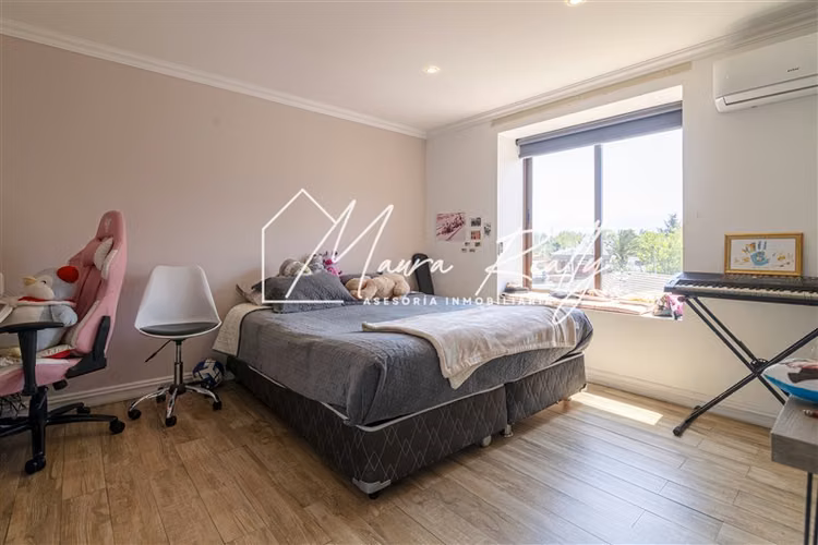 Casa en venta de 5 dorm en suit. en Lo Barnechea !.