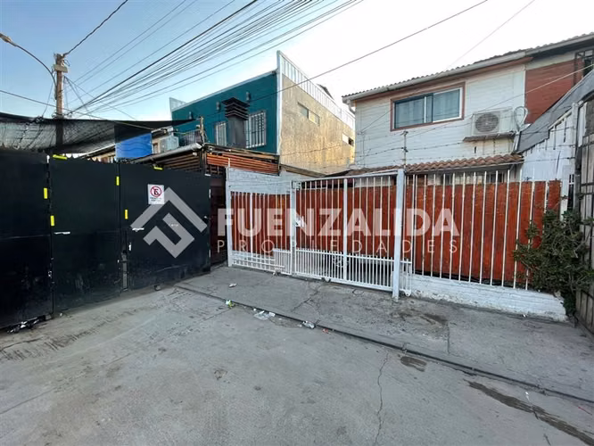 Casa en venta de 5 dorm. en Maipú apta para subsidio