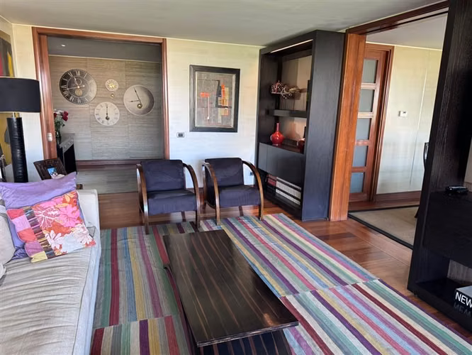 Exclusivo en condominio con gran entorno de áreas verdes
