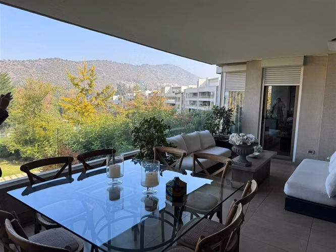 Exclusivo en condominio con gran entorno de áreas verdes