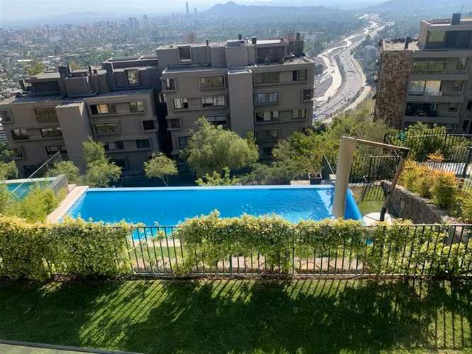 Townhouse con linda vista panorámica en seguro condominio