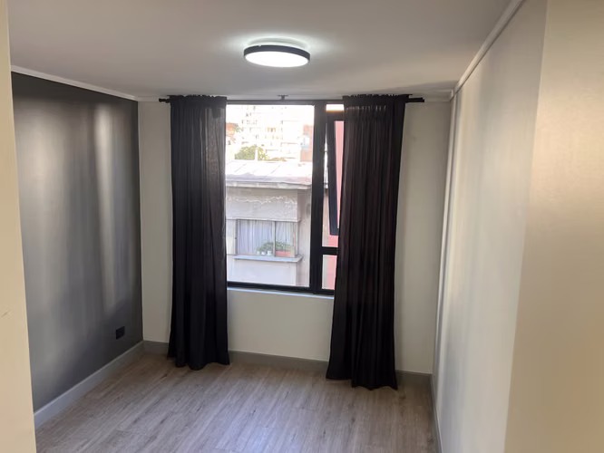 Arriendo Departamento en Compañia con Riquelme a 1 cuadra del Metro Santa Ana