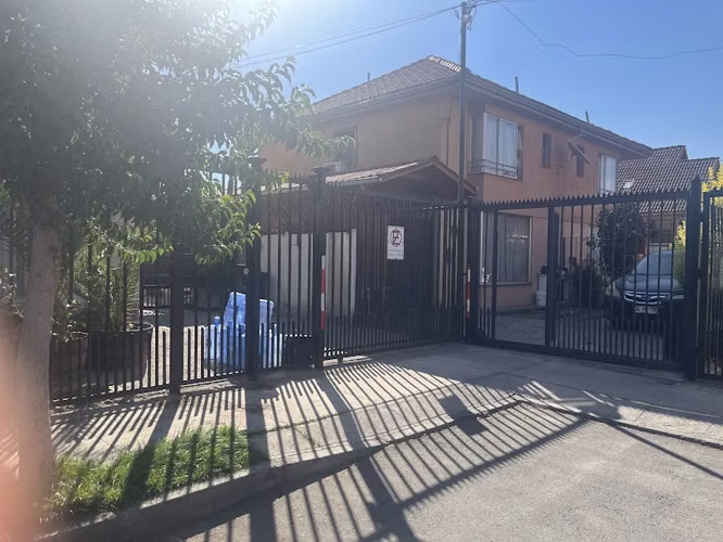 CASA BIEN UBICADA, CERCANO A MANUEL ANTONIO MATTA