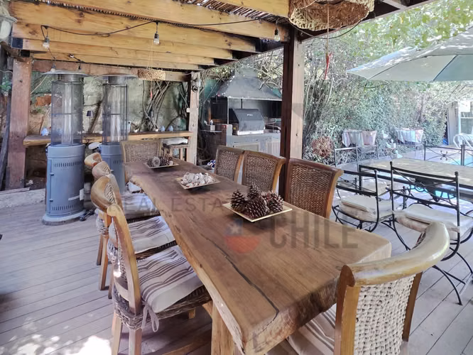 En venta espectacular casa con jardín en Barrio El  Golf