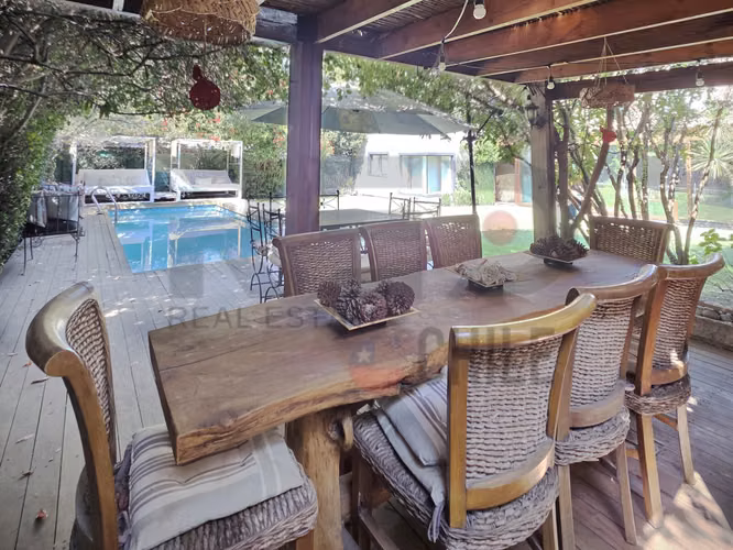 En venta espectacular casa con jardín en Barrio El  Golf