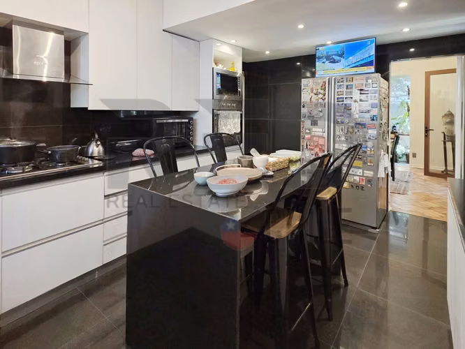 En venta espectacular casa con jardín en Barrio El  Golf