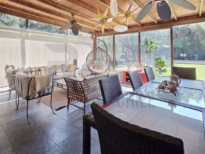 En venta espectacular casa con jardín en Barrio El  Golf