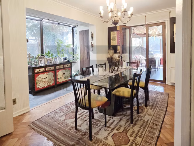 En venta espectacular casa con jardín en Barrio El  Golf