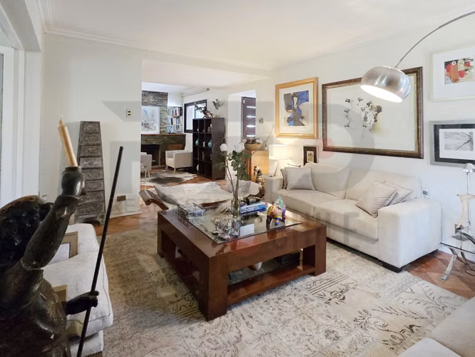En venta espectacular casa con jardín en Barrio El  Golf
