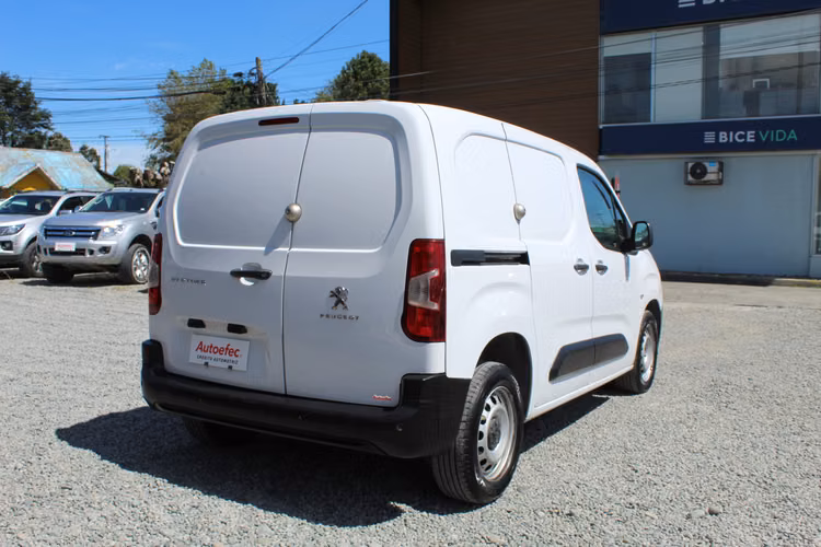 PEUGEOT PARTNER BLUE HDI 2023
