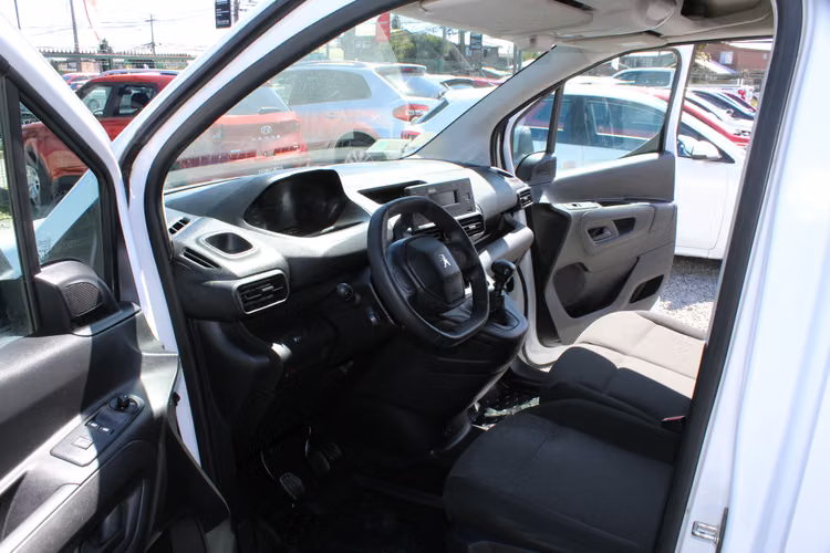 PEUGEOT PARTNER BLUE HDI 2023