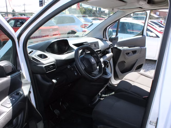 PEUGEOT PARTNER BLUE HDI 2023