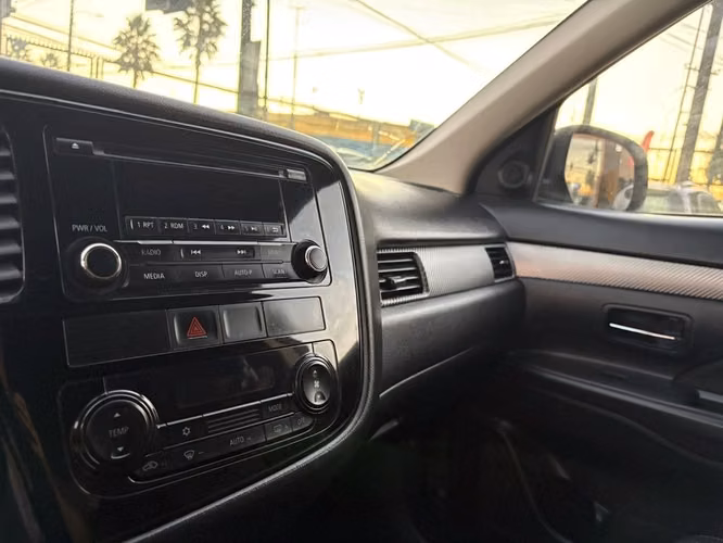 MITSUBISHI OUTLANDER 2017
