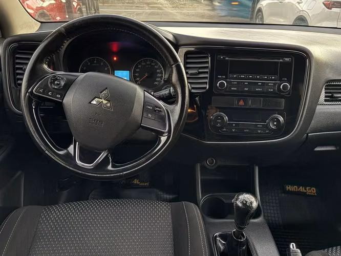 MITSUBISHI OUTLANDER 2017