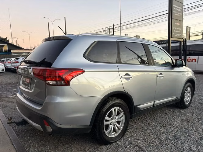 MITSUBISHI OUTLANDER 2017