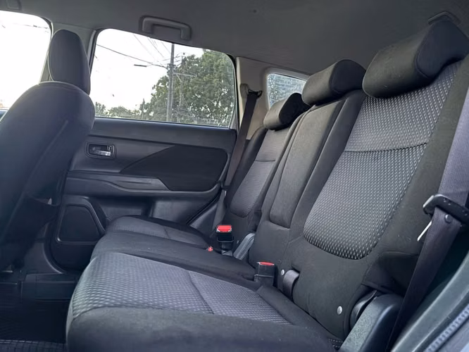 MITSUBISHI OUTLANDER 2017