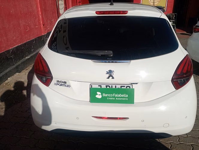 PEUGEOT 208 SIGNATURE BLUEHDI 1.5 / AÑO  KILOMETROS / EXCELENTE ESTADO