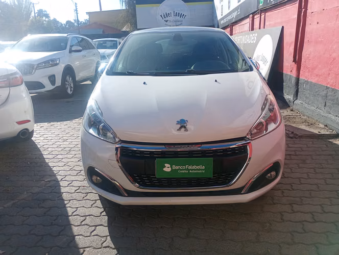 PEUGEOT 208 SIGNATURE BLUEHDI 1.5 / AÑO  KILOMETROS / EXCELENTE ESTADO