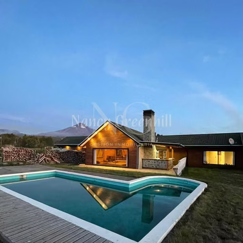 REBAJADA CASA CON INMEJORABLE VISTA Y PISCINA (131290)