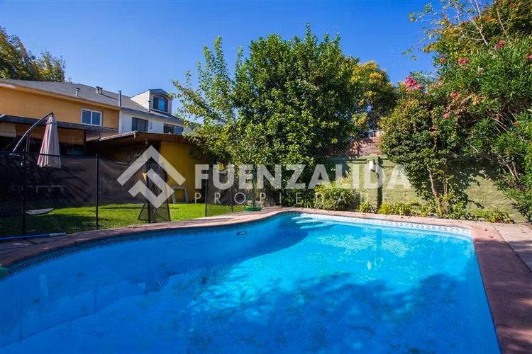 Casa en venta de 6 dorm. en Las Condes
