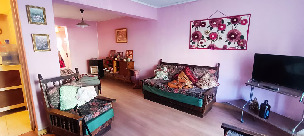 Casa solida en Poblacion Corvi