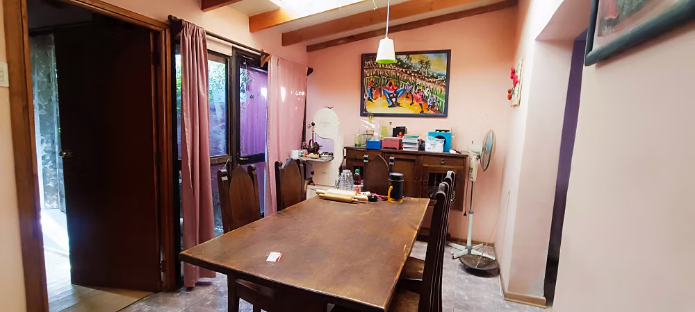 Casa solida en Poblacion Corvi