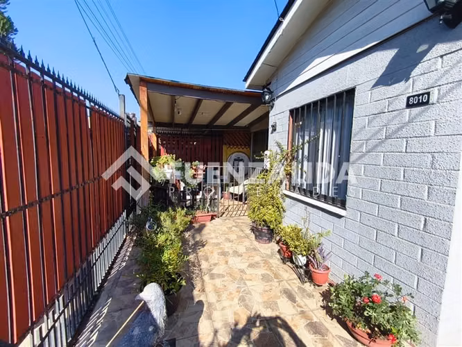 Venta Casa Renca Miraflores - Brasil. 2 dormitorios 2 baños