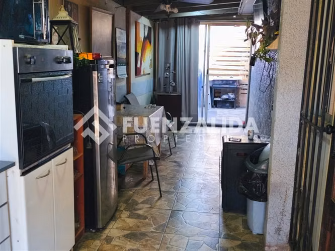 Venta Casa Renca Miraflores - Brasil. 2 dormitorios 2 baños