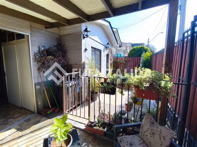 Venta Casa Renca Miraflores - Brasil. 2 dormitorios 2 baños