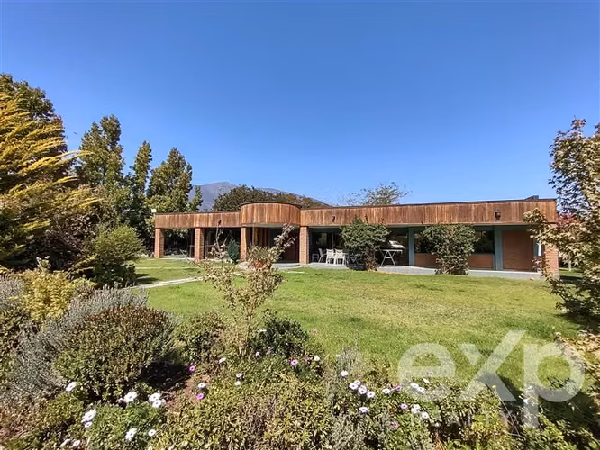 Parcela en venta en Olmué. Casa 5d y 4b. Piscina y quincho.