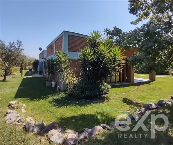 Parcela arrienda en Olmué. Casa con 5d y 4b. Piscina Quincho